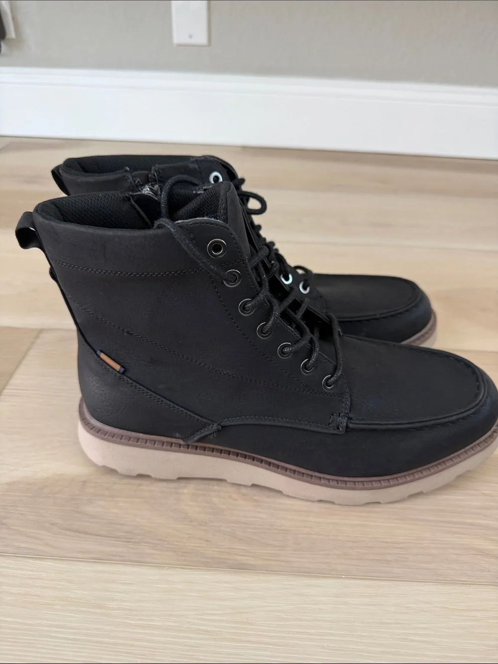 NWOB Dr. Scholl's Black Lace-Up Casual Ankle Boots with Tan Outsole Size 10